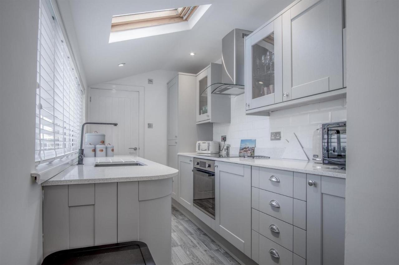Hawtree Cottage - 2 Bedroom Cottage - Тенби Экстерьер фото