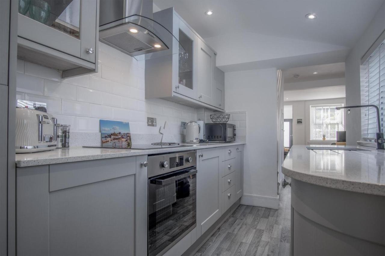 Hawtree Cottage - 2 Bedroom Cottage - Тенби Экстерьер фото